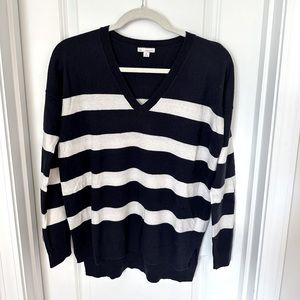 GAP Long Sleeve V-neck Sweater, SIZE XS